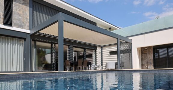 Les pergolas et les stores : comment choisir la meilleure protection solaire pour votre extérieur avec Art Design Perpignan